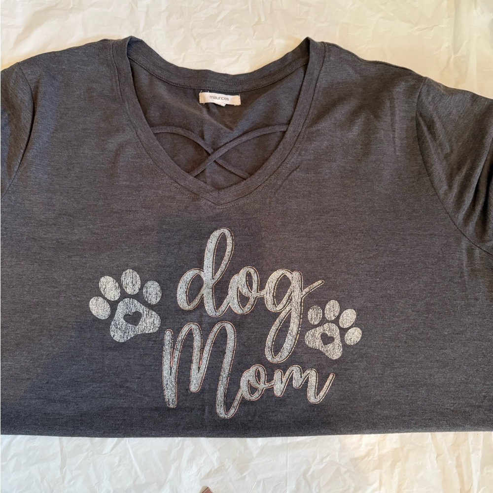 Dog Mom Charcoal T-Shirt, XXL, new condition, only worn once